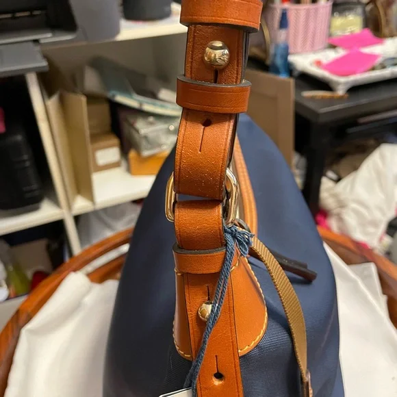 NWT  Dooney & Bourke Navy Shoulder Bag - Picture 5 of 12